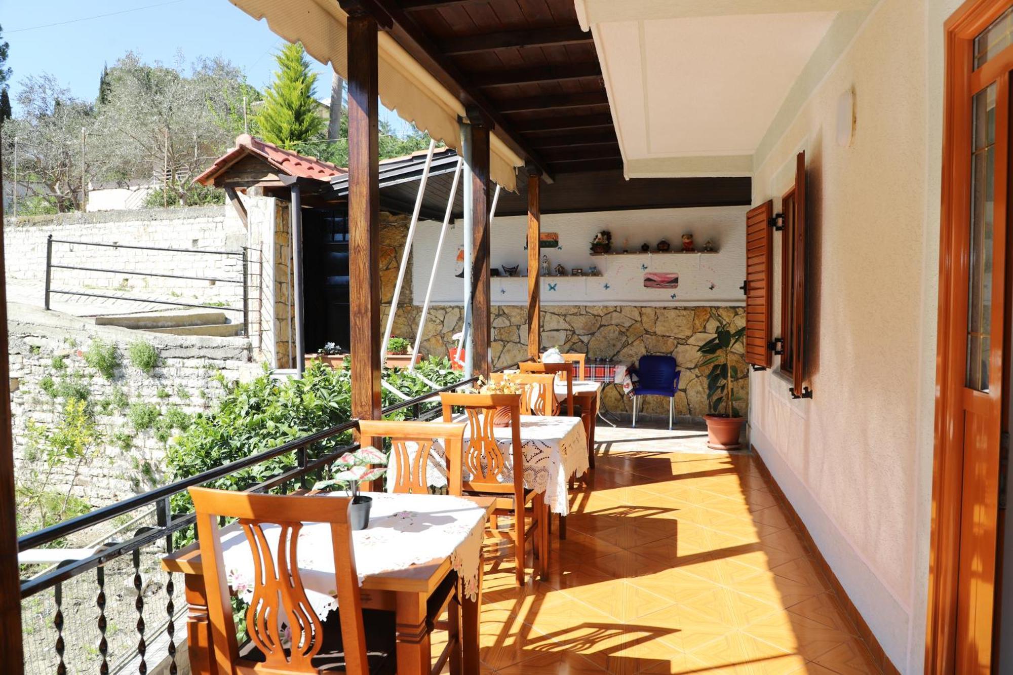 Guest House Marjo Berat Esterno foto