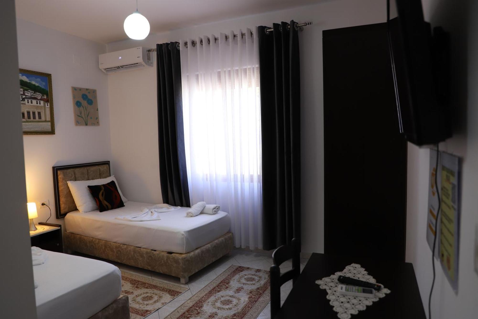 Guest House Marjo Berat Esterno foto