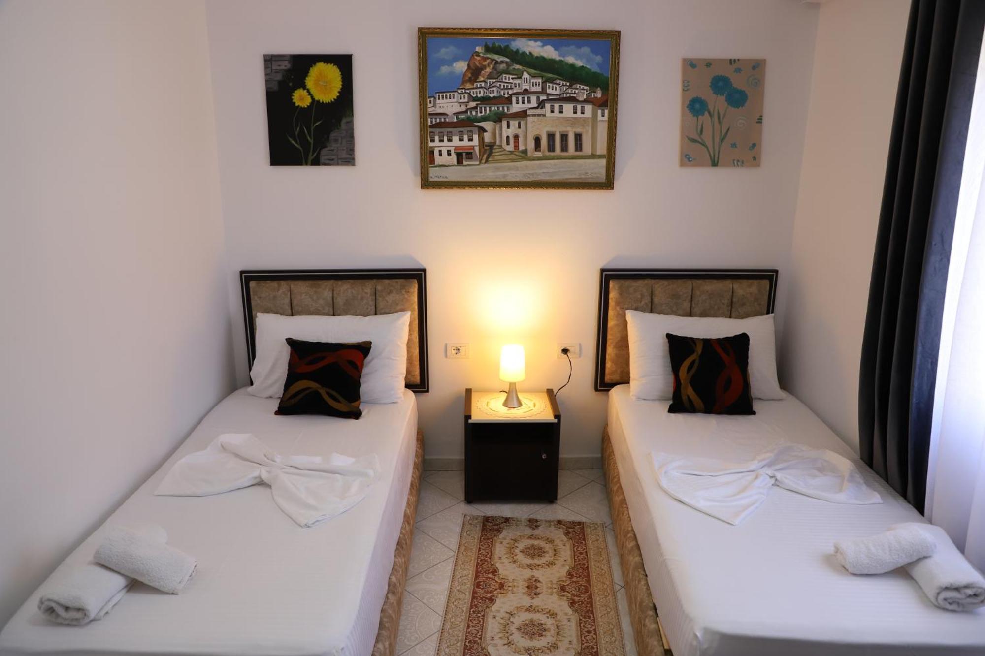 Guest House Marjo Berat Esterno foto