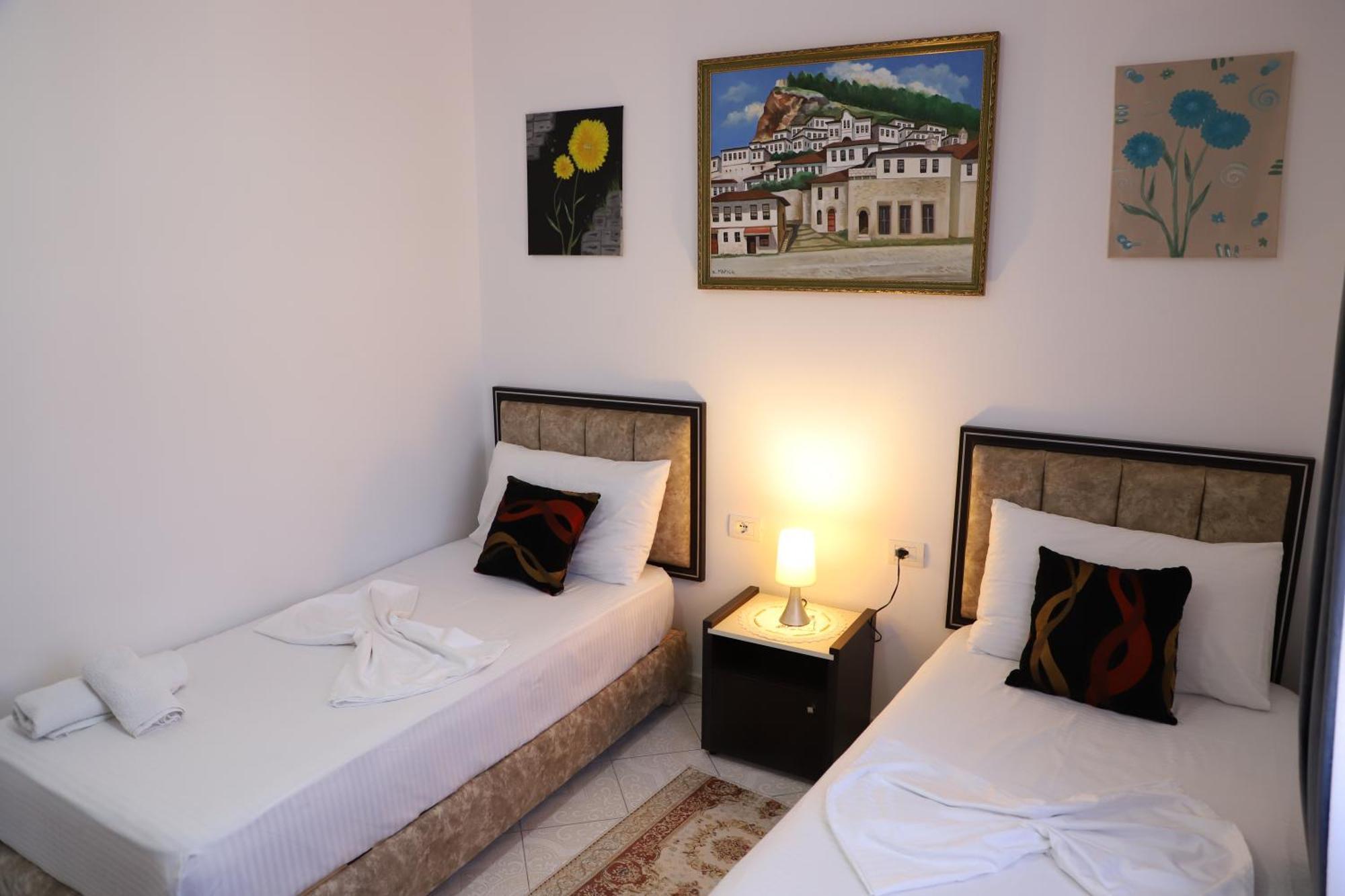 Guest House Marjo Berat Esterno foto