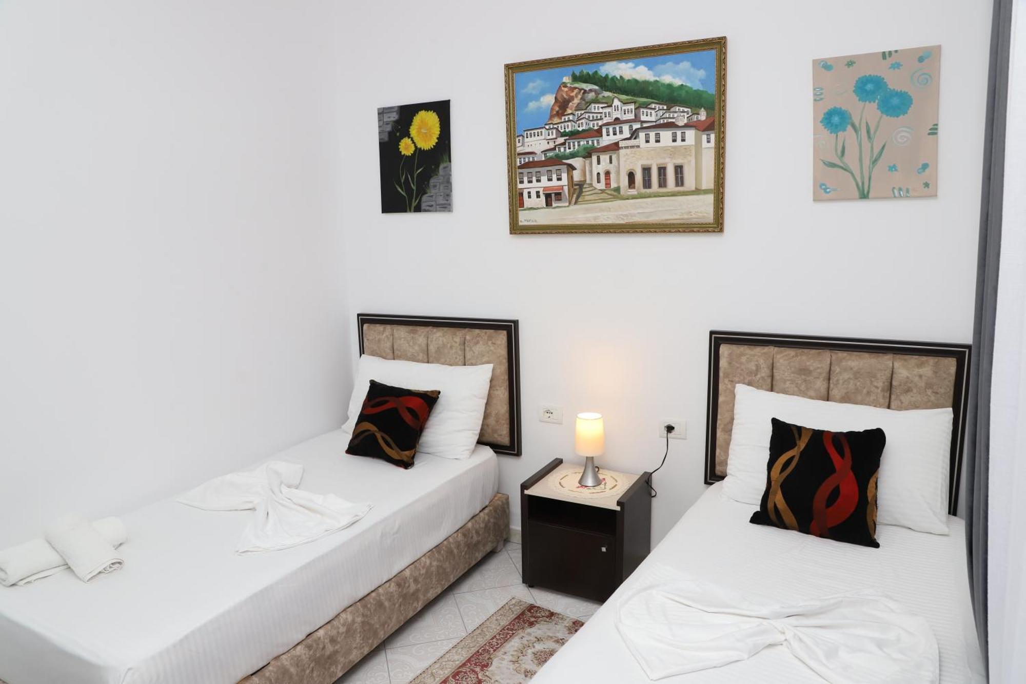 Guest House Marjo Berat Esterno foto